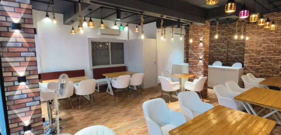 XTO Pizza window seating