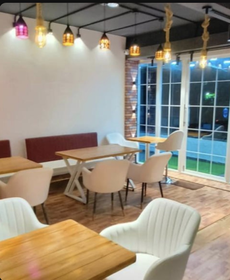 Seating at XTO Pizza